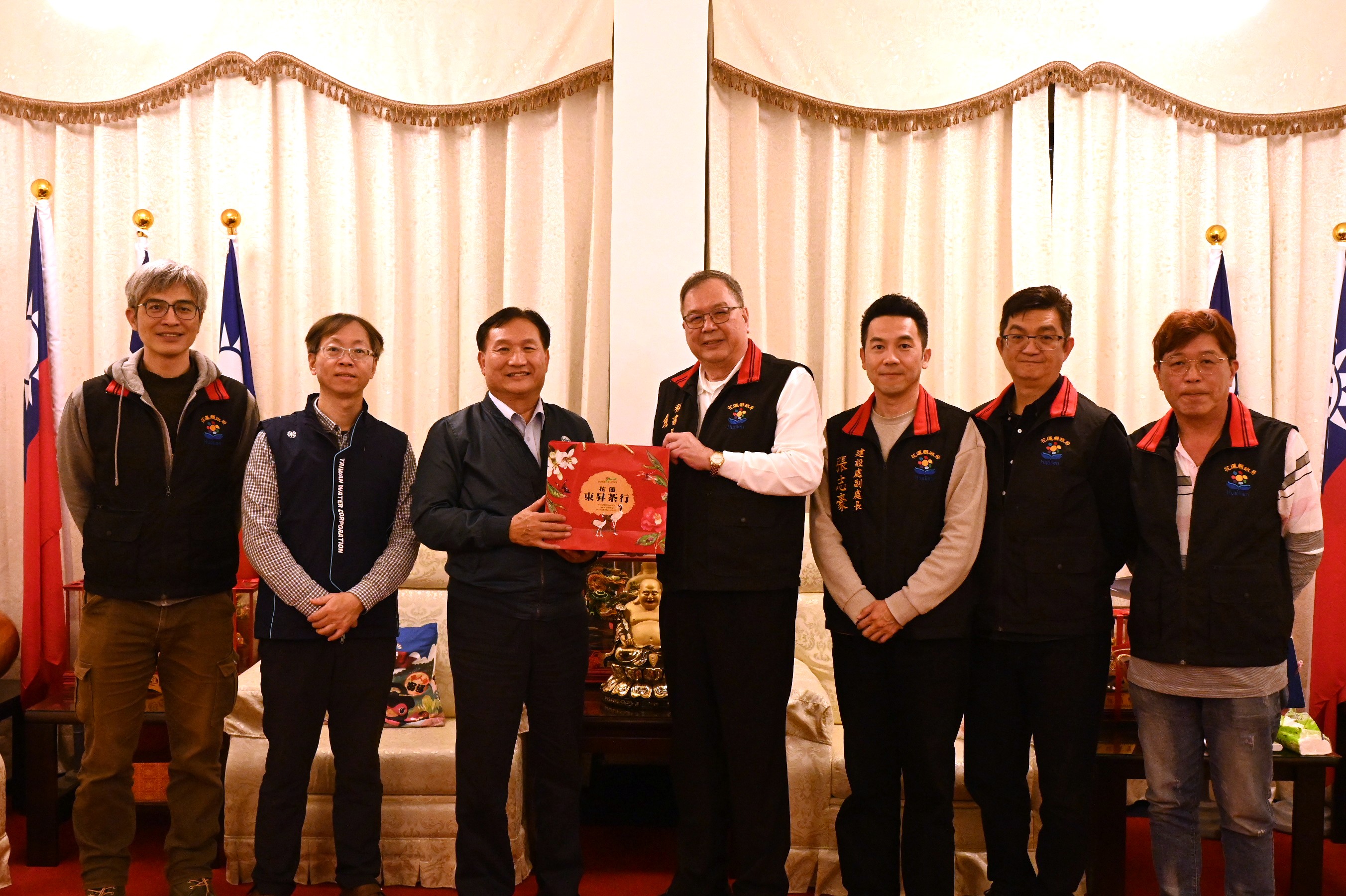 自來水公司第九區管理處新任處長葉清華拜會縣府  饒秘書長代表接見