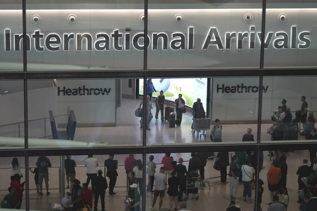 英國希斯羅機場因變電站火災全面停電 影響航班恐持續數日