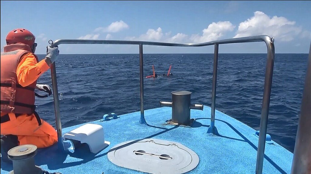 七星岩海域4名失蹤潛客平安獲救 靠攏並配戴浮標成關鍵